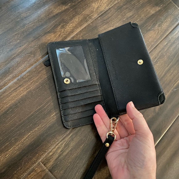 Michael Kors iPhone wristlet wallet - Picture 2 of 3